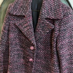 ❤️‍🔥HOST PICK🔥Pretty jacket with bling button closure.